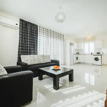 в комплексе на берегу моря. аквапарк Apartment