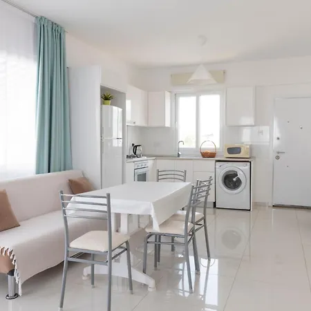 трехкомнатные в жилом комплексе Caesar D2 Flat16 Apartment *
