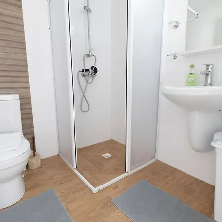 трехкомнатные в жилом комплексе Caesar D2 Flat16 Apartment